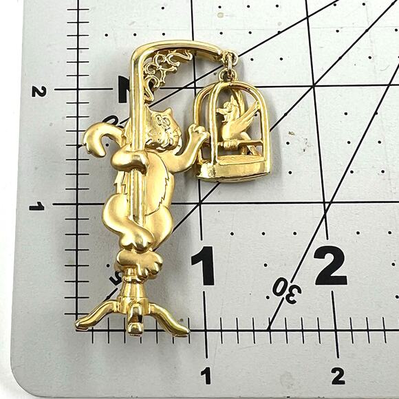 JJ Jonette Cat with Bird Cage Gold Tone Brooch Pin Vintage Jewelry Articulated - Picture 4 of 5